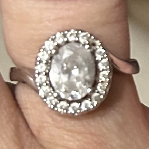 Beautiful Ring - Picture 2 of 2